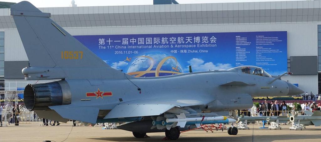 Multirollflygplan Chengdu J-10B från CAIC (Kina) Under den kinesiska försvarsmaterielutställningen Airshow China i november visades en serieproducerad Chengdu J-10B offentligt för första gången.
