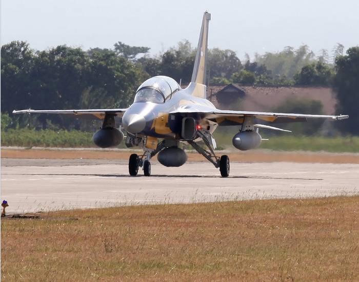 Dess flygvapen, Tentara Nasional Indonesia-Angkatan Udara (TNI-AU), bildades i april 1946 med i grunden japanska flygplan som övergivits efter andra världskriget.