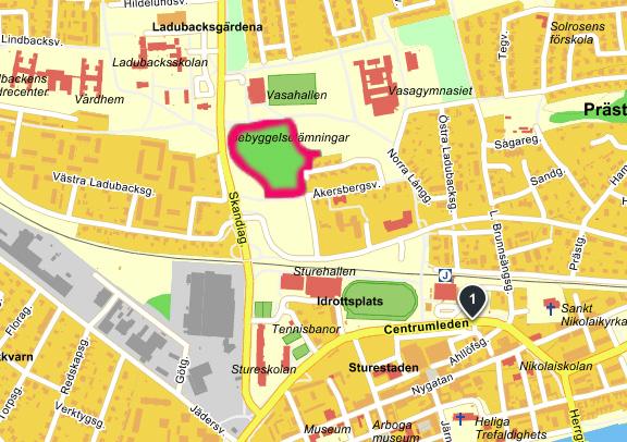 Husen Varje parhus består av två bostäder. Två hus innehåller rok, sex hus innehåller 3 rok och ett hus innehåller 4 rok. Totalt 18 bostäder.