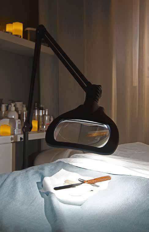 Med sin rektangulära lins tillåter Wave LED användning av båda ögonen, vilket är användbart för många kosmetika ändamål.
