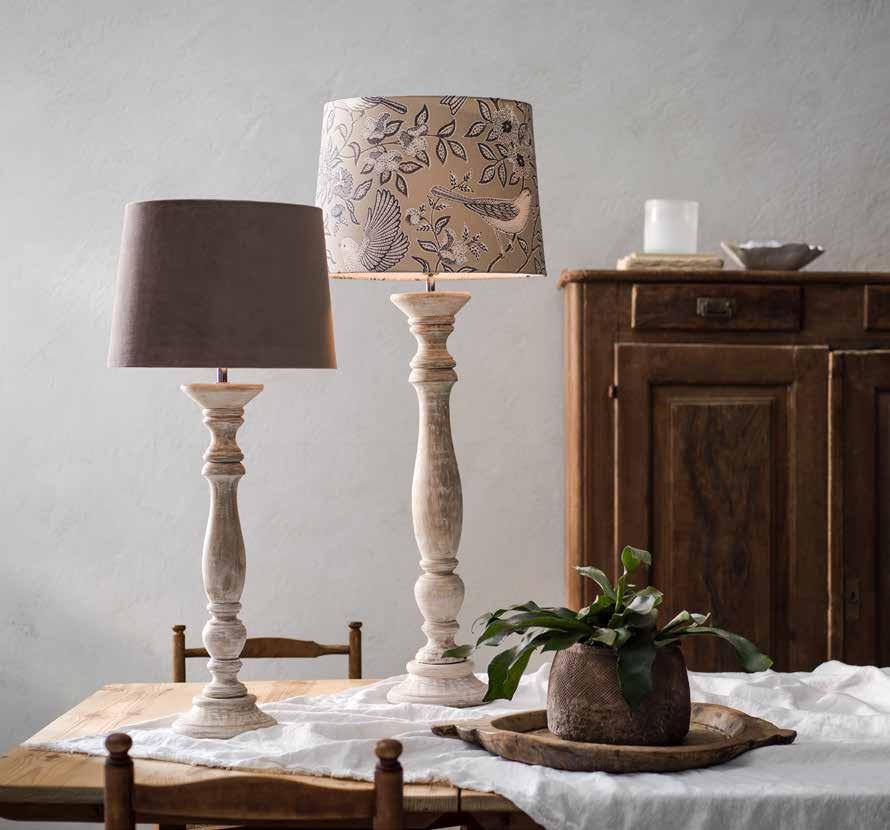 LODGE LAMPFOT VIT 1307810 MED SOFIA BIRDSONG BEIGE
