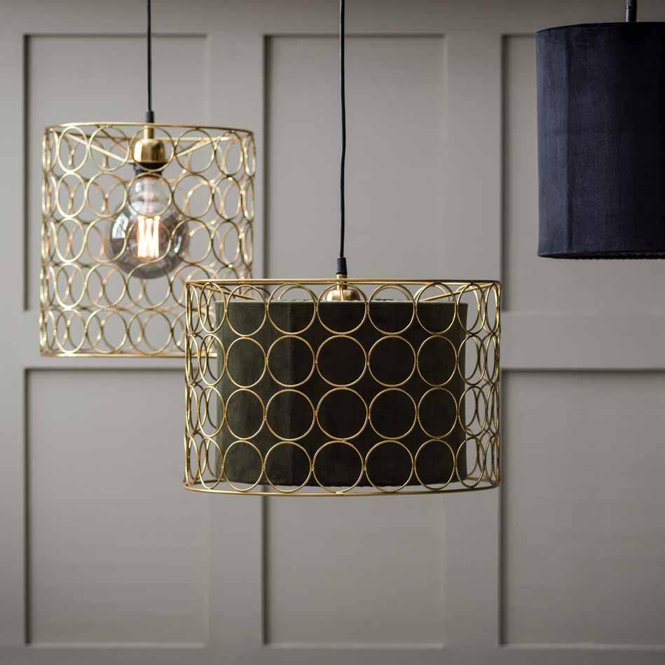 CLASSIC CYLINDER SAMMET SVART 2324-309 RING TAKLAMPA GULD 1853011 MED ELECT LED GLOBE SMOKE 1812511 RING TAKLAMPA GULD 1854011 MED CLASSIC CYLINDER SAMMET GRÖN 2332-377 6 D etta är nya Ring taklampa.