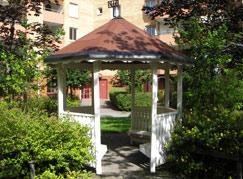 Nummer 3, august 2017 Jakob i Centrum Årgång 17 Brf Jakob i Järfälla fyller 25 år Lusthus på södra gården Vår förening har varit i Jakobsbergs centrum redan 25 år.
