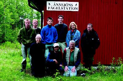 Årsrapport Ånnsjöns fågelstation 2003 Visst är Ånnsjön vacker! Så här fin utsikt har man från Täljstensbrottet. Om man har tur kan man dessutom få se en älg på myren vid Lomtjärn!