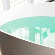 Här tillverkas varje badkar för hand i det förstklassiska materialet Solid surface.