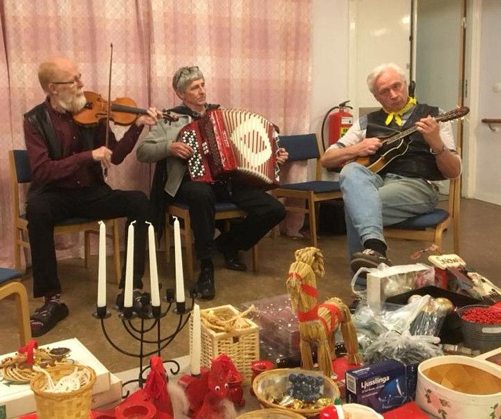 Som mest var det fem musikanter på scenen och vi uppskattar
