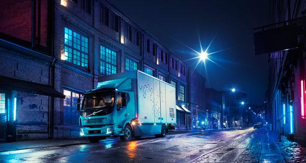 RAPPORT ÖVER DET FÖRSTA KVARTALET 2018 Nya Volvo FL Electric för stadsdistribution och soptransporter. Under Q1 2018 ökade nettoomsättningen med 16% till 89,1 miljarder kronor (76,9).