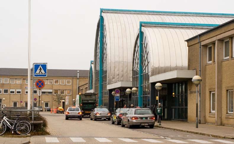 Bussgatan verkar vara mycket effektiv, bussarna kommer och fylls snabbt för att dra vidare. Här finns ingenting som kan störa dem.