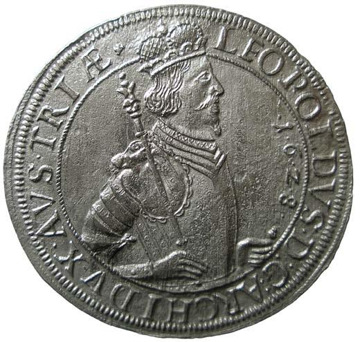 6174 - Hall. Reichstaler 1610. Dav. 3006. 26,21 g. 6175 Matthias 1612-1619. Kuttenberg. Reichstaler 1615. Dav. 3071. 28,77 g. 6176 Ärkehertig Maximilian 1612-1618. Hall. Reichstaler 1618. Dav 3324.