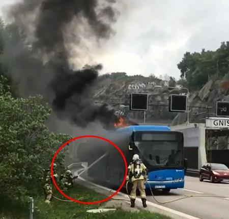 (Bild 3) Klockan 18:09:32 slocknade bussens vägdestinationsskylt av okänd anledning. Ingen stängde av huvudströmmen manuellt.