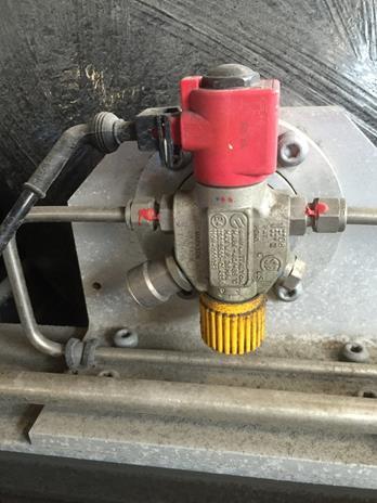 Varje tank var utrustad med två smältsäkringar som ska tryckavlasta tankarna vid brand. Antalet tankar, placering, material samt utformningen av smältsäkringar kan variera mellan olika modeller.