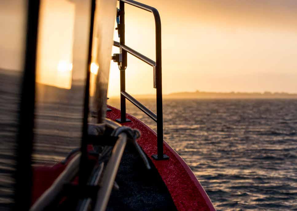 SÅ ANVÄNDER VI VÅRA PENGAR SÅ ANVÄNDER VI VÅRA PENGAR Foto: Mats Ryde IT/TELE 6,1 mkr ÖVRIGT 5,4 mkr PERSONAL 36,3 mkr DRIFT OCH UNDERHÅLL (båtar och stationer) 45,8 mkr INSAMLING 2,9 mkr