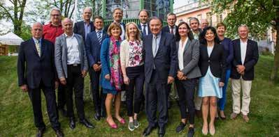 FÖRENINGSINFORMATION FÖRENINGSINFORMATION Sjöräddningssällskapets styrelse, valberedning och revisorer Foto: Niklas Jendeby Ordförande Bert-Åke Eriksson 2006 Göteborg Vice ordförande Jonas Kleberg