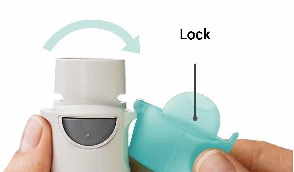 visar tills det hörs ett klick (ett halvt varv). 5. Öppna Öppna locket helt 6. Tryck Håll inhalatorn riktad nedåt.