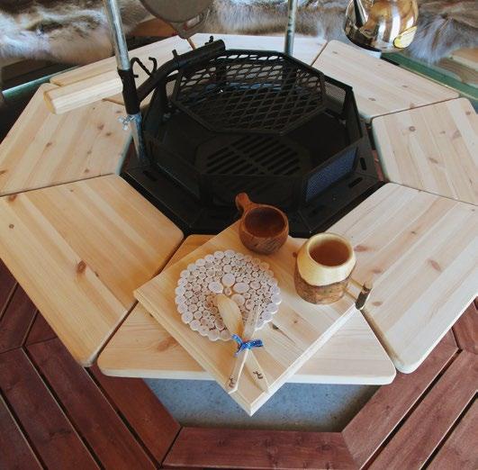 Grillkåtan är en trivsam plats för fritid, umgänge och matlagning. Den är populär eftersom den kan användas till så mycket.
