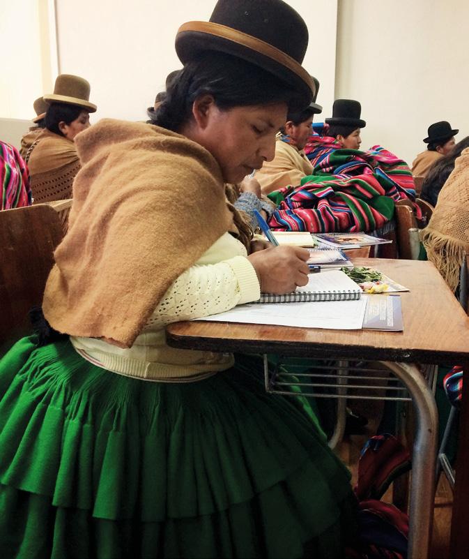 Urfolksuniversitet Bolivias kvinnor följer i urfolkskrigarens spår Trots lagar om könskvotering har kvinnor i Bolivia fortfarande begränsat