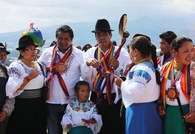 Kämpar för Moder Jord Pueblo Kayambi träffas med Denisse Iveth De La Cruz längst till höger.