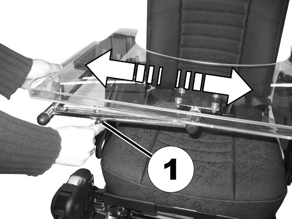 Invacare Fox 5.11.1 Ställa in bordet i sidled 1. Lossa på justeringsvredet A. 2. Ställ in huvud- eller nackstödet på avsedd höjd. 3. Dra åt justeringsvredet igen. 5.11 Ställa in och ta bort bordet 1.
