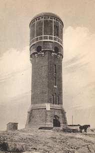 Större tillgång till vatten behövdes och år 1917 bestämde sig stadsfullmäktige för att dra en ledning till sjön Hjorten.