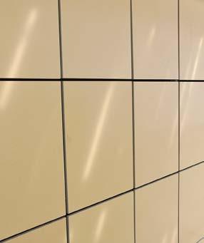 SVEAVÄGEN 44 Huset mot Sveavägen är grönklassat av Stockholms stadsmuseum så när en renovering var