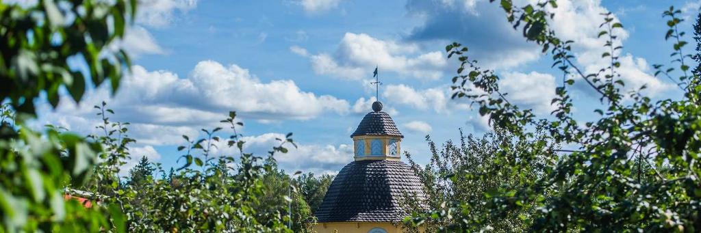 Havet och parkerna gör Jakobstad till en perfekt sommarstad Bildtext: I Aspegrens trädgård finns det mycket att se både för stora och små. Jakobstad är en sommarstad i ordets rätta bemärkelse.