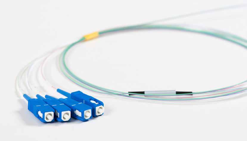Fanout Fanout Fiberband med 2 till 12 fiber och kontakter monterade i ena änden. Uppbyggd med transparent skyddstub. Varje separat fanout är märkt med ett unikt ID-nummer för full spårbarhet.