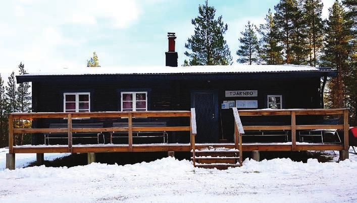 TJÄRNBOSTUGAN Tjärnbostugan ägs av Friluftsfrämjandet Torp i Fränsta. Stugan kommer ursprungligen från Gissjö och fraktades upp på plats på 50 talet. 1967 brann stugan ner efter ett åsknedslag.