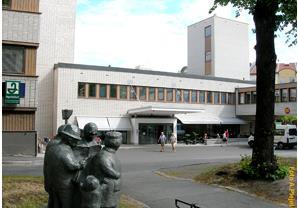 BESLUT OM HÖGSKOLANS INFÖRANDE Beslut om överförande av optikerutbildningen till högskolan togs av regering och riksdag under 1992.
