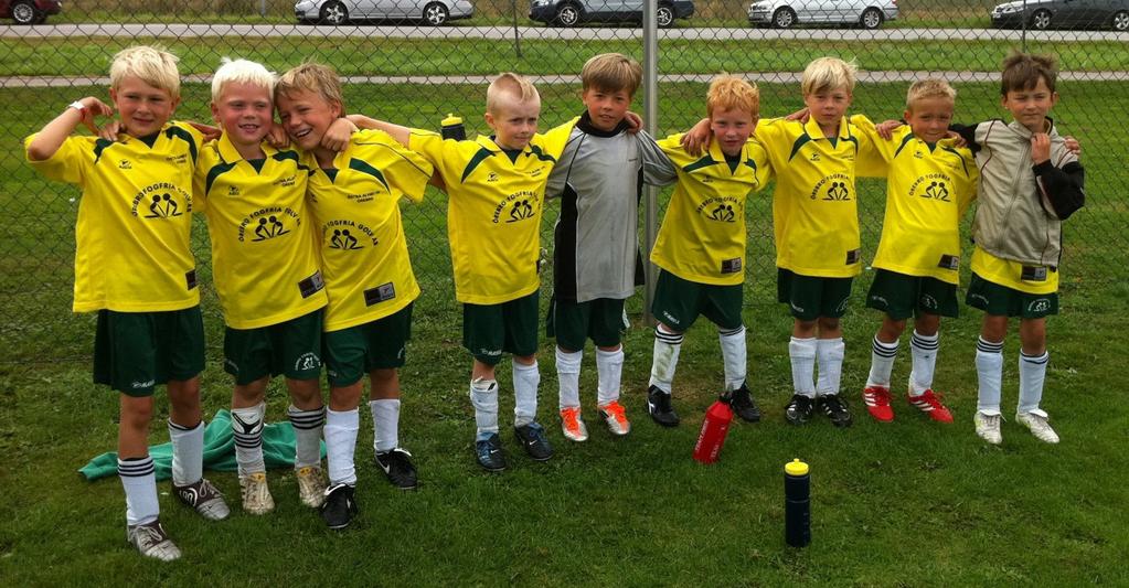 P04 Ledare: Lars Sandberg, Kim Olsson, Henrik Brenkle Pojkar 04 har under året mest fokuserat träningarna på riktiga fotbollsövningar och har även spelat en hel del matcher, genom deltagande i