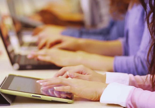 SKOLA OCH UTBILDNING Hållbar infrastruktur för modern undervisning En modern undervisning innebär ett brett utbud av digitala lärresurser.