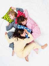 Dans Drömmer jag? alien dance company, Stockholm Iförda pyjamas och med kuddar i högsta hugg dansar vi oss genom drömmar om djur, yrken, sporter och har kuddkrig. Finns det omöjliga drömmar?