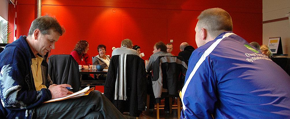 32 32 5 För att kunna möta föreningsanställda och förtroendevalda arbetsgivare i föreningar har vi under 2008 i samverkan med Hälsinglands Idrottsförbund haft konsulenter som genomgått ett