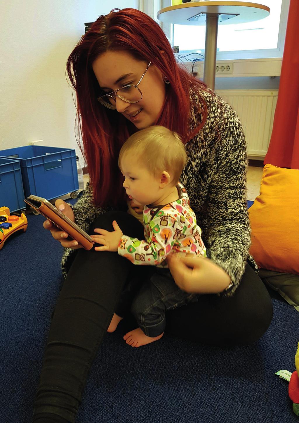 Amanda Nanor, barnboksbibliotekarie och Freja Svensson på Åstorps bibliotek.