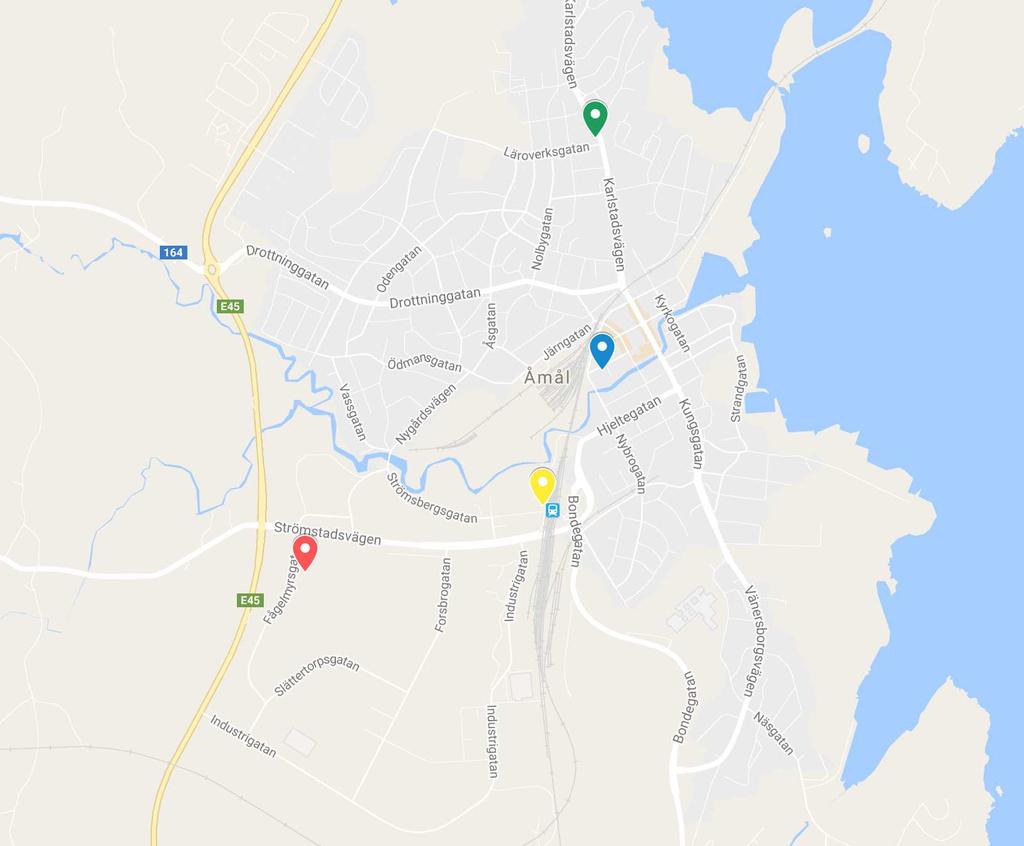 5.3.3 Åmål station Den tredje platsen som valdes var vid järnvägsstationen i centrala Åmål. Figur 17 visar en bild på vart i tätorten Åmål paketautomaten placerats, markerad i gult.
