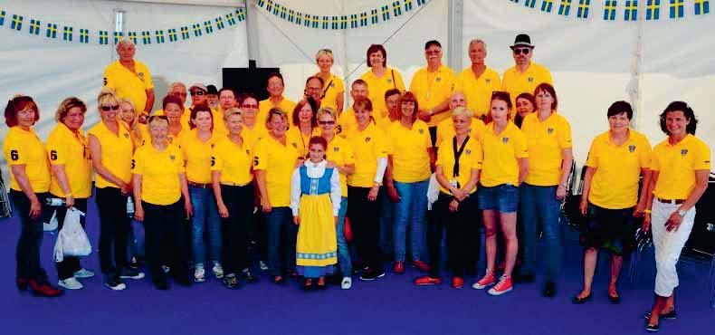 Vi behöver folk till en rad olika uppgifter både inför tävlingarna och på själva Nationaldagen. Volontärerna känns igen på sina färgstarka tröjor och snygga Nationaldagskepsar.