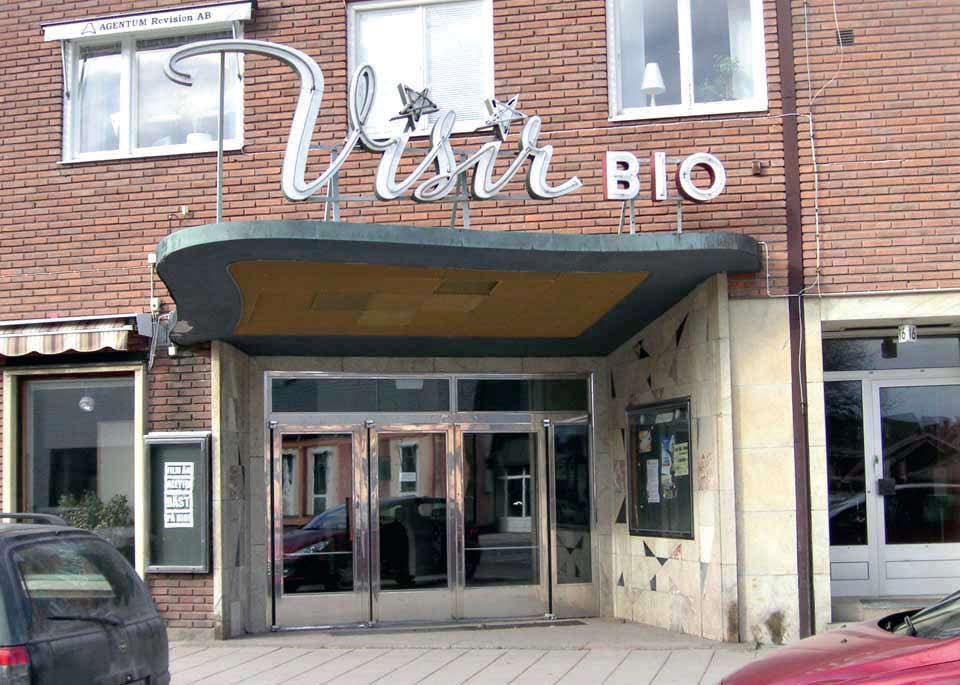 Och Visir-Bio fanns i Leksand långt innan Riksförbundet VISIR ens var påtänkt. Det var 1955 som en ny biograf byggdes där. Men varför heter den Visir?