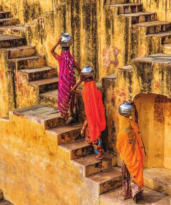 Dag 4: Varanasi tisdag 12 februari 2019 Innan gryningen beger vi oss idag mot Gangesfloden där vi stiger ombord på de båtar med vilka vi ska förflytta oss på floden.