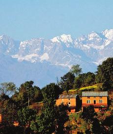 På förmiddagen åker vi till ett av de stora pilgrimsmålen, Pashupatinath-templet, beläget vid Bagmatis flodbädd, strax utanför Katmandu.