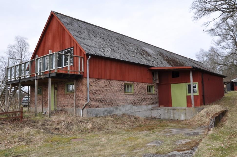 Hässleholm Skea 2:1 del av Om fastigheten Typ: Häst-/lantgård Boarea: Ca 122 m² Mark: 2,5 ha Antal rum: 4/5 Pris: 1,25 MSEK/hbj Län: Skåne