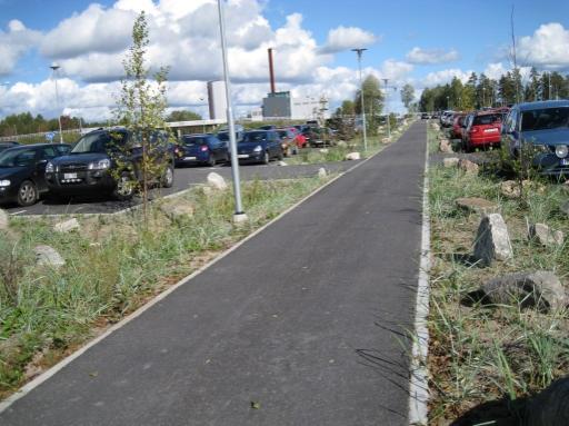 Uppdragsnr: 00686 Daterad: 04--9 Forsåker Figur 4 Exempel på Rain Gardens hämtat från Norrtäljes pendlarpakering och Tyresö.