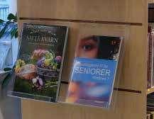 Utförande bok, björk, ek, vit och grå Vitrin/monterskåp 900x620 sekt Laminerad spånskiva och glas 690253 8 735 Vitrin/monterskåp 750x510