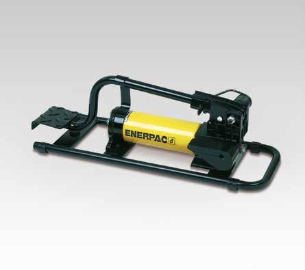 Lätt hydraulisk fotpump På bilden: P-92FP P Serien Behållarkapacitet: 492 cm Flöde vid angivet tryck: 2,47 cm /slag Maximalt arbetstryck: 700 bar Pump- och cylindersatser P-92FP finns tillgänglig som