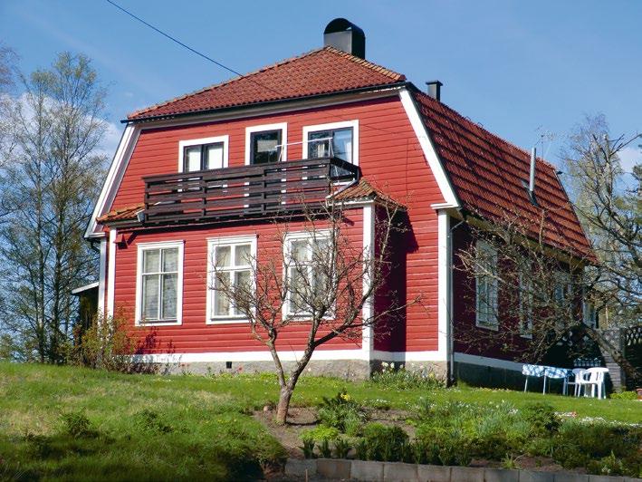 Det berättas att det flyttades över isen och byggdes om och att det tidigare ska ha stått i vinkel mot brukspatronens hus.