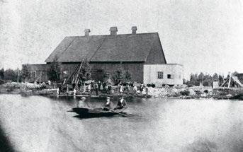 Robert O Brauer med sönerna Robert och Bernhard samt glasblåsaren Karl W Nyström från Kosta tog snart över verksamheten. Vid glasbruket tillverkades både blåst och pressat servis- och hushållsglas.