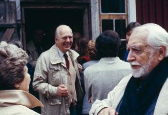 De stora fönstren i gaveln sattes in 1982 när byggnaden blev hytta. Från 1984 drevs hyttan av Ritzman och Carlsson. De har specialiserat sig på konstglas på fri hand, med drivna kanter.