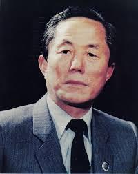 TAEKWON-DO Tae = Fot Kwon = Hand Do = Ett sätt att leva, en konst Taekwon-Do är en koreansk självförsvarskonst, grundad och utvecklad av General CHOI HONG HI den 11 april 1955.