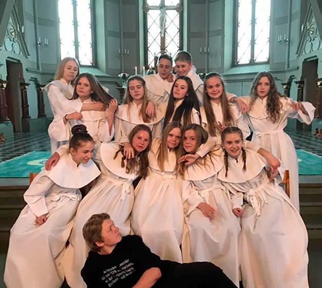Konfirmerade i Vinbergs kyrka Lördag 20 maj Viktor Qvarnström, Andreas Karlsson, Emma Johansson, Ronja Källström, Lina Larsson, Wilma Jason, Evelina Alexandersson, Felicia