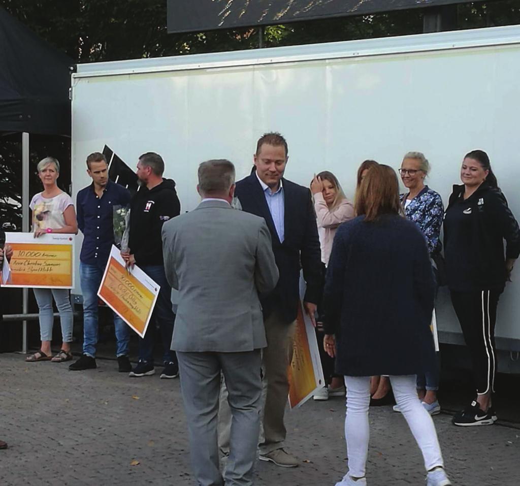 10 augusti - UNGDOMSLEDARSTIPENDIUM TILL VJK Torsdagen den 10 augusti tog VJK ordförande och tillika