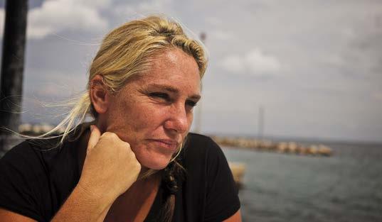 2 FÖRORD ÅRSREDOVISNING 2016 Skratt är inte ett skämt. Skratt hjälper barn att vara barn. Jennifer Vidmo i Grekland 2016, foto: Alva Vi lever i en tid där 60 miljoner människor tvingats på flykt.