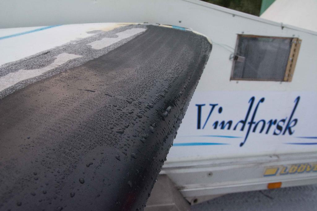 Figur: Samma blad med avisningen påslagen Dessa tester verifierade systemets funktion. Det visade sig senare att det var opraktiskt att köra bil och släpkärra fram och tillbaka på flygfältet.